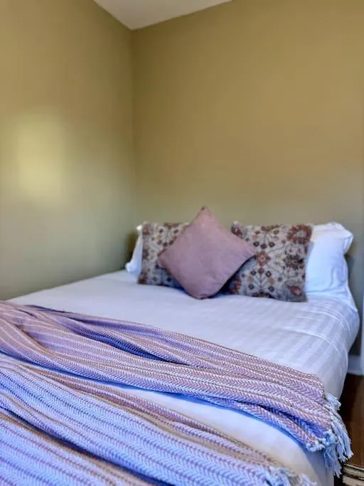 Holiday home Boho Modern Entire House In Southampton - Sleeps 13 - 5 Bedrooms - 7 Beds - Overlooking The Original City Walls -Walking Distance To The City Centre & Cruise Terminals - Private Garage
