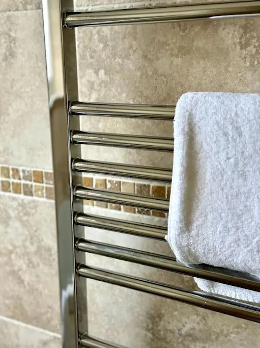 Holiday home Boho Modern Entire House In Southampton - Sleeps 13 - 5 Bedrooms - 7 Beds - Overlooking The Original City Walls -Walking Distance To The City Centre & Cruise Terminals - Private Garage